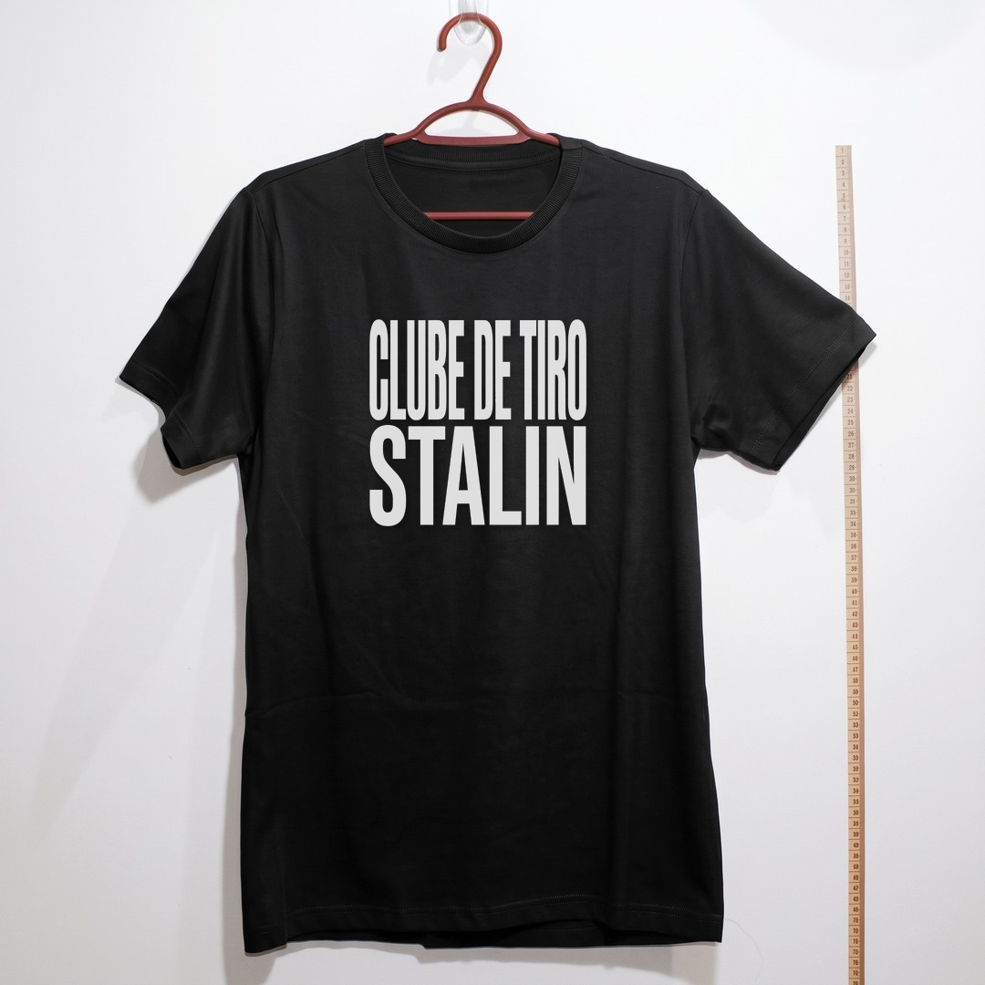 Camiseta_egipcio_preto_que_isso_camarada_-_Clube_de_Tiro_Stalin_-_Tipografia | Clube de Tiro Stalin - Tipografia