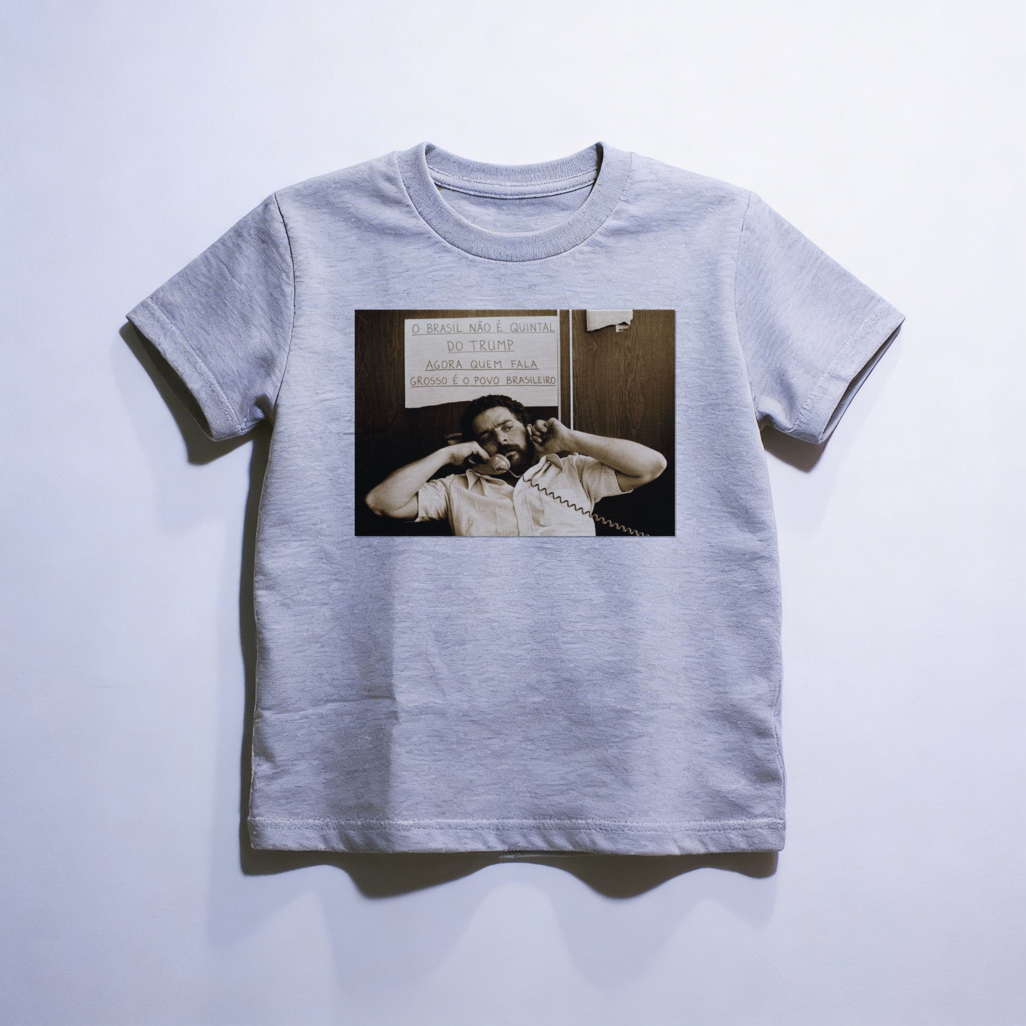 Camiseta_infantil_cinza_claro_que_isso_camarada_-_O_Brasil_nao_e_quintal_de_ninguem | O Brasil não é quintal de ninguém